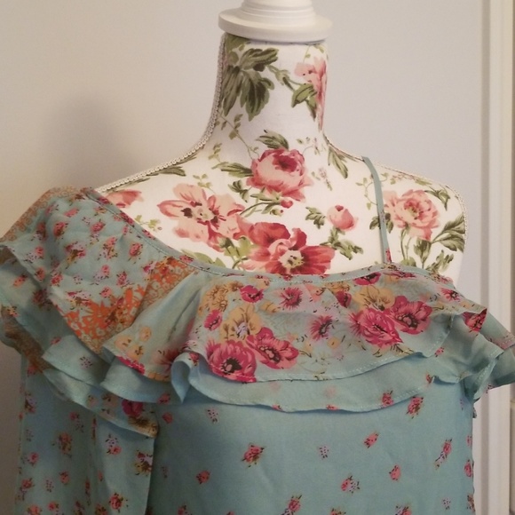 🎉HP🎉Off Shoulder Dress with Ruffles - Picture 6 of 8